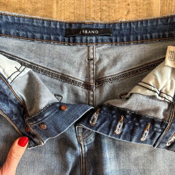 J Brand Gracie High Rise Jean Shorts, 30, in Metropolis Wash - Picture 6 of 9